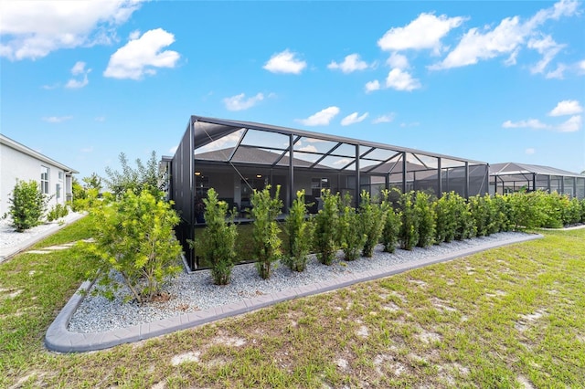 8913 SW 76th Ln, Ocala, FL 34481 - back of house featuring a lanai and a lawn