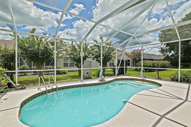 3146 Williams Rd, The Villages, FL 32162 - swimming pool with a lanai, a patio area, and a yard