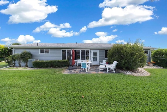 8461 SW 109th St, Ocala, FL 34481 - back of property with a patio area