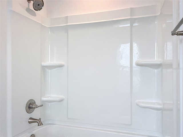 7067 SW 60th Ln, Ocala, FL 34474 - full bath with bathing tub / shower combination