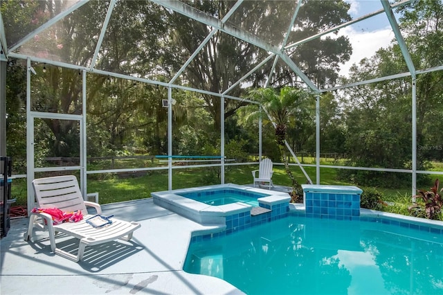 3549 SE 41st Pl, Ocala, FL 34480 - view of swimming pool with a lanai, a pool with connected hot tub, view of scattered trees, and a patio