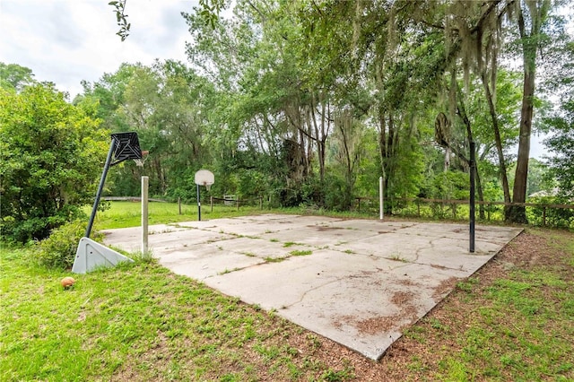 3549 SE 41st Pl, Ocala, FL 34480 - view of sport court featuring community basketball court and a yard