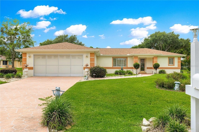 6172 SW 101st Pl, Ocala, FL 34476 - single story home featuring stucco siding, concrete driveway, an attached garage, and a front yard