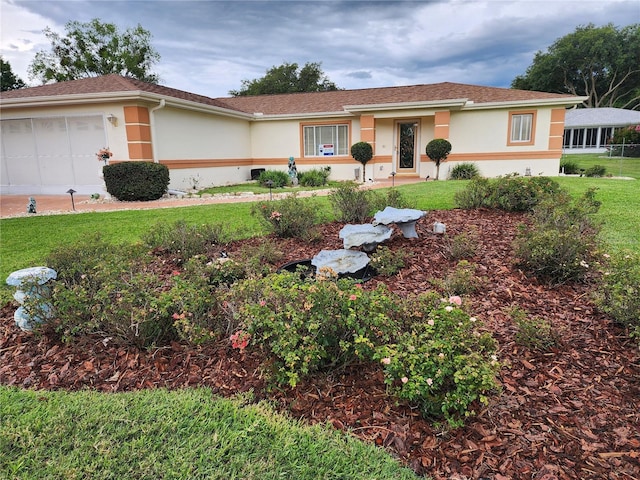 6172 SW 101st Pl, Ocala, FL 34476 - single story home featuring stucco siding and a front lawn