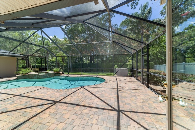 2908 SE 22nd Ave, Ocala, FL 34471 - view of swimming pool featuring a pool with connected hot tub, a patio, and glass enclosure