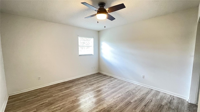 21111 SW Honeysuckle St, Dunnellon, FL 34431 - empty room with wood finished floors, a ceiling fan, and a textured ceiling