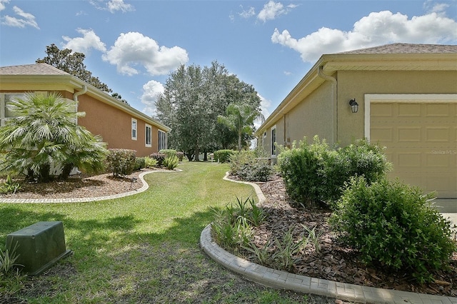 13170 SE 92nd Court Rd, Summerfield, FL 34491 - view of grassy yard featuring a garage
