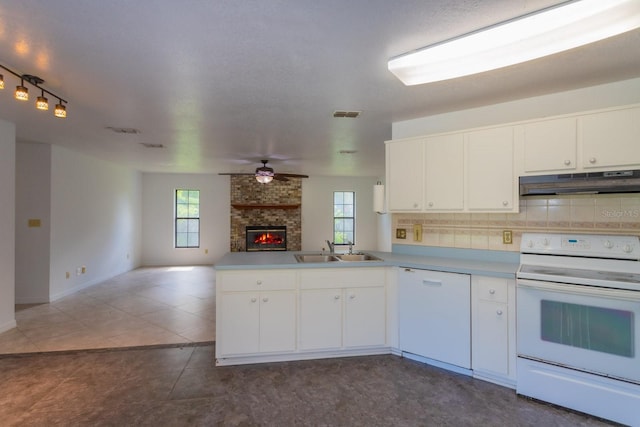 205 NE 53rd St, Ocala, FL 34479 - kitchen featuring white appliances, under cabinet range hood, open floor plan, ceiling fan, and a peninsula
