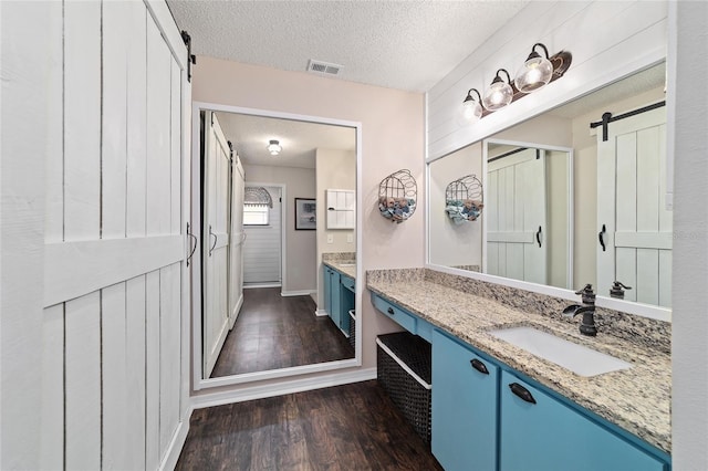 501 Marion Oaks Dr, Ocala, FL 34473 - full bath with wood finished floors, vanity, and a textured ceiling