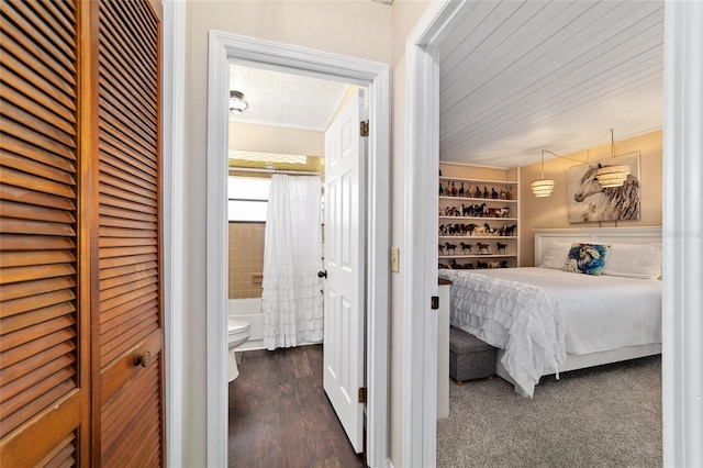501 Marion Oaks Dr, Ocala, FL 34473 - bedroom with dark wood-style floors, ornamental molding, ensuite bath, and a closet