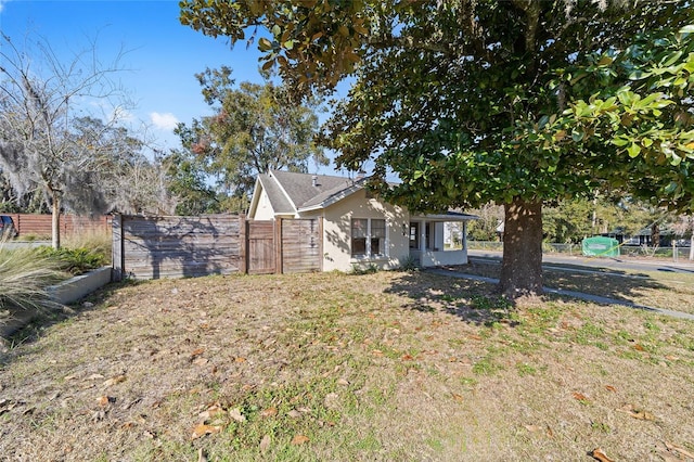 114 NE 11th Ave, Ocala, FL 34470 - view of yard with a gate