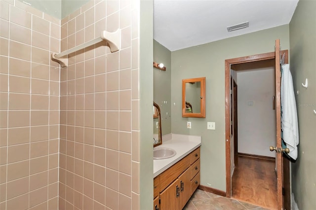 2676 SE 52nd Ave, Ocala, FL 34480 - full bathroom featuring vanity and a tile shower