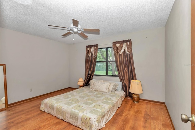 2676 SE 52nd Ave, Ocala, FL 34480 - bedroom featuring wood finished floors, a textured ceiling, and a ceiling fan