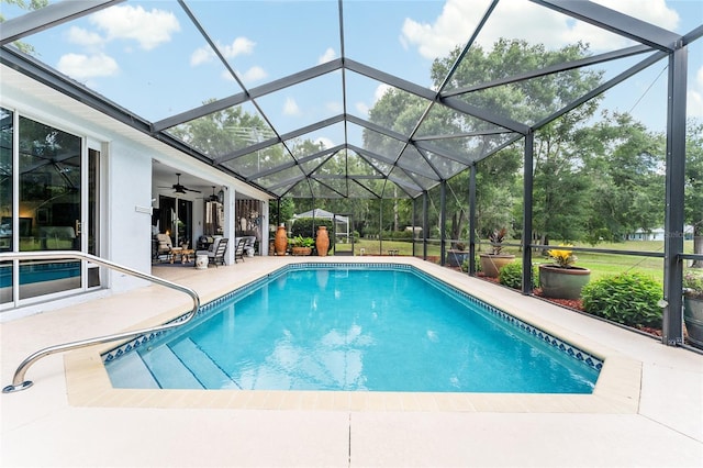 19115 SW 98th Loop, Dunnellon, FL 34432 - outdoor pool with a patio and a ceiling fan