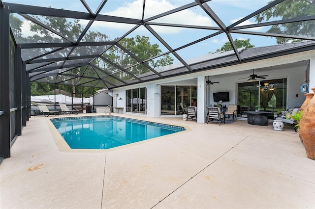 19115 SW 98th Loop, Dunnellon, FL 34432 - outdoor pool with a patio, a ceiling fan, an outdoor hangout area, and glass enclosure