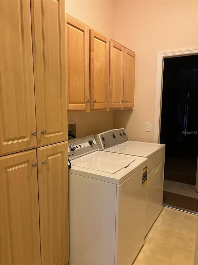 19480 SW 100th Loop, Dunnellon, FL 34432 - washroom featuring washing machine and dryer and cabinet space