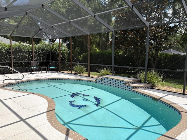 19480 SW 100th Loop, Dunnellon, FL 34432 - swimming pool featuring a patio, a lanai, and a hot tub