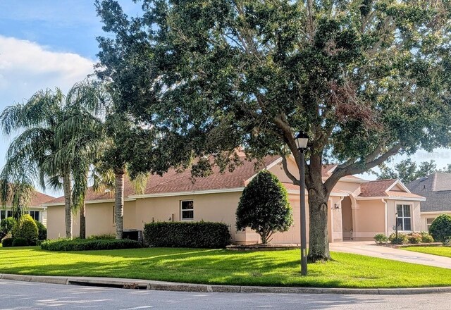 2721 Day Lily Run, The Villages, FL 32162 - single story home with stucco siding and a front lawn