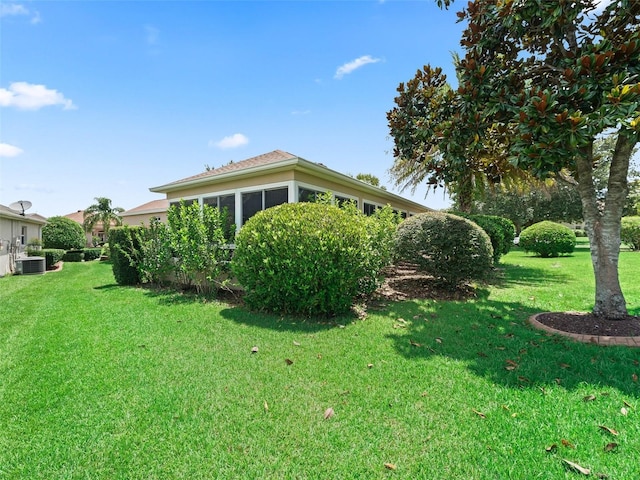 2721 Day Lily Run, The Villages, FL 32162 - view of grassy yard