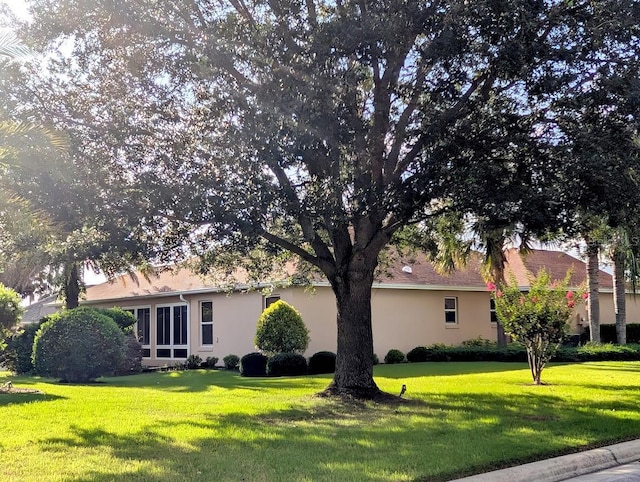2721 Day Lily Run, The Villages, FL 32162 - view of side of property featuring a yard and stucco siding