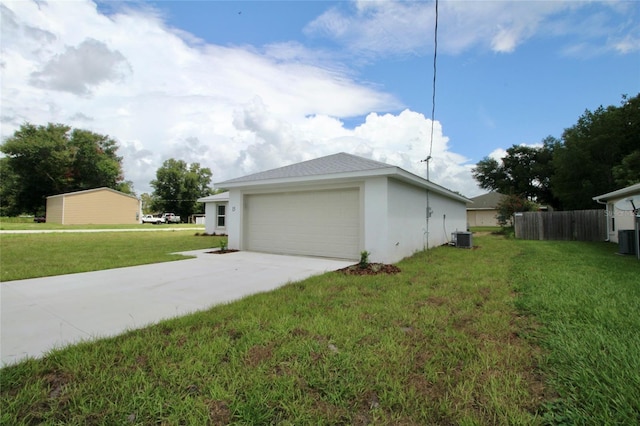 9 Hemlock Terrace Ln, Ocala, FL 34472 - view of side of home with stucco siding and concrete driveway
