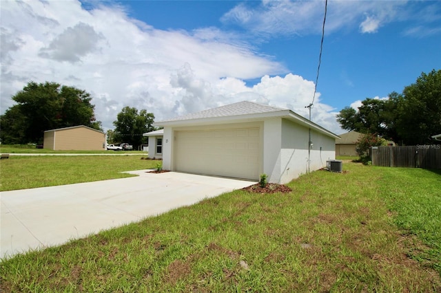 9 Hemlock Terrace Ln, Ocala, FL 34472 - view of side of property with stucco siding and concrete driveway