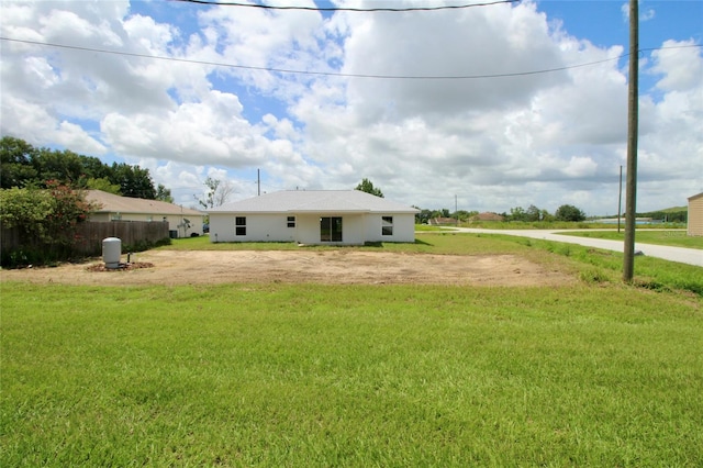 9 Hemlock Terrace Ln, Ocala, FL 34472 - view of yard featuring dirt driveway