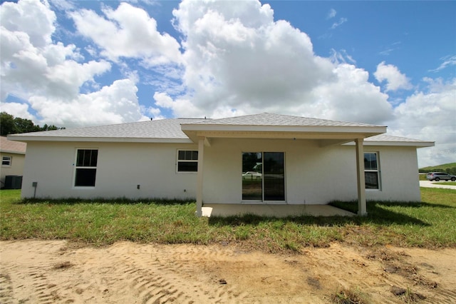 9 Hemlock Terrace Ln, Ocala, FL 34472 - back of property with stucco siding and a patio