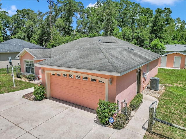 3453 SE 147th Ln, Summerfield, FL 34491 - view of front of home with stucco siding, a garage, a shed, and a front lawn