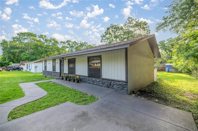 6021 NW 54th Ter, Ocala, FL 34482 - view of front of home with stone siding and a front lawn