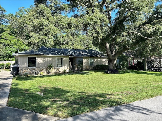 2070 SE 50th Ter, Ocala, FL 34480 - ranch-style home featuring stone siding and a front yard