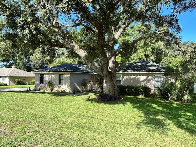 2070 SE 50th Ter, Ocala, FL 34480 - ranch-style home with a front yard