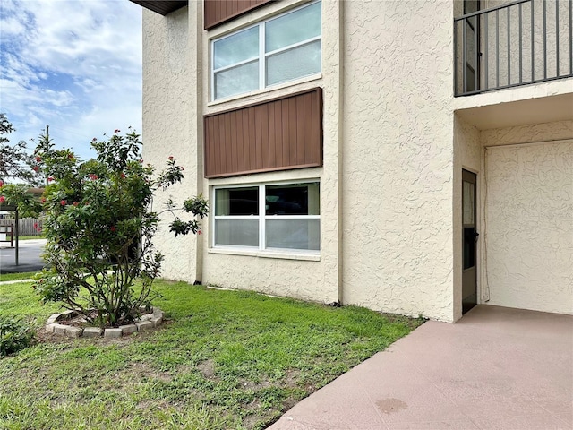 208 NE Monroe Cir N Unit 101, Saint Petersburg, FL 33702 - photo 1