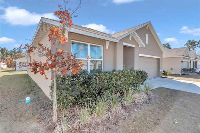 27 Hickory Course Ln, Ocala, FL 34472 - view of front of house featuring stucco siding, concrete driveway, and a garage