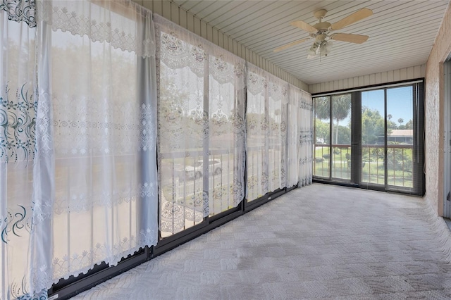 6 Emerald Crse, Ocala, FL 34472 - unfurnished sunroom featuring carpet and a ceiling fan