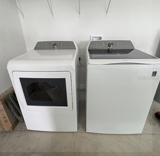 2494 SW 170th Loop, Ocala, FL 34473 - washroom featuring washing machine and dryer