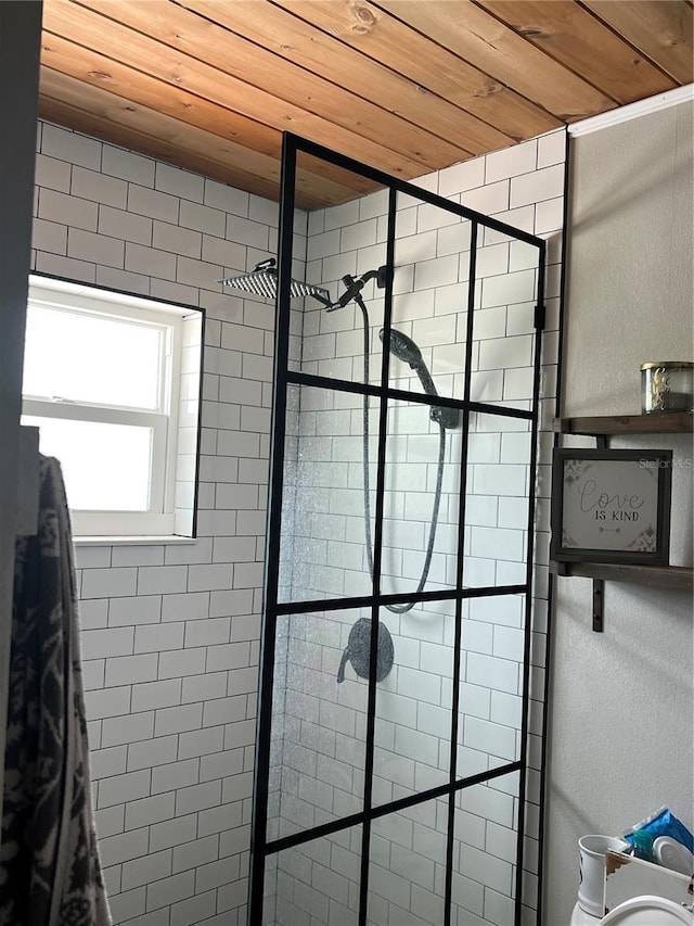 5561 NE 5th Pl, Ocala, FL 34470 - full bathroom featuring wood ceiling and a tile shower