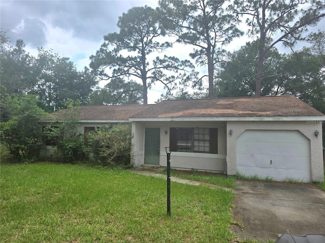 18 Midway Ct, Ocala, FL 34472 - ranch-style house featuring driveway, a garage, stucco siding, and a front lawn