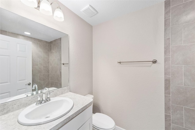 2869 SE 142nd Pl, Summerfield, FL 34491 - full bathroom with vanity and a textured wall
