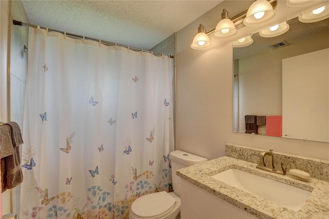 13006 Pebble Beach Cir, Hudson, FL 34667 - full bath featuring vanity, a textured ceiling, and a shower with shower curtain