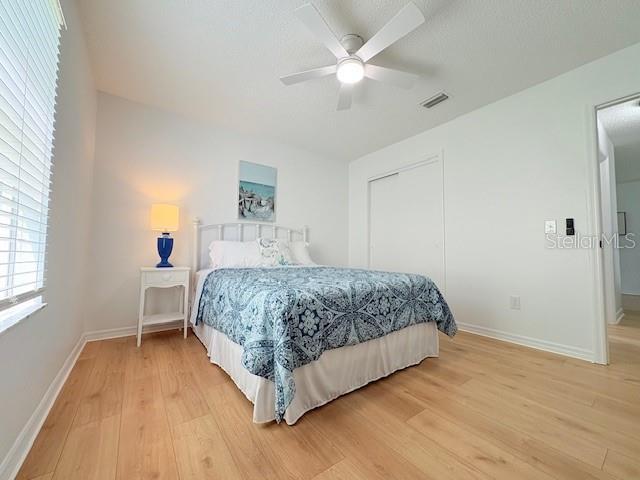 528 Valencia Pl, Lady Lake, FL 32159 - bedroom with light wood-style floors and ceiling fan