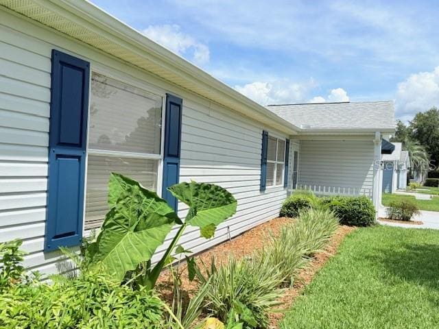 528 Valencia Pl, Lady Lake, FL 32159 - view of side of property featuring a yard