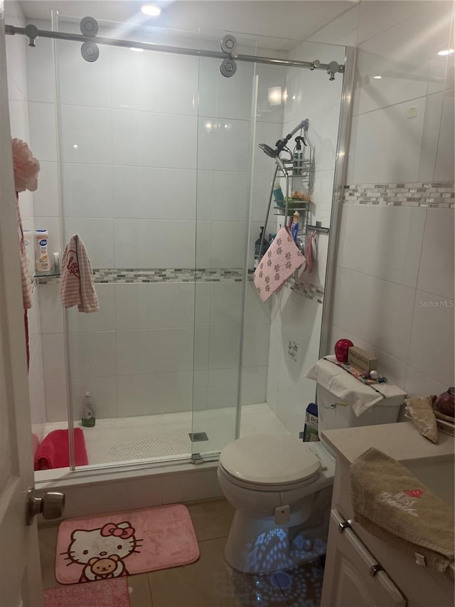 3106 S Semoran Blvd Unit 5, Orlando, FL 32822 - bathroom featuring tile patterned floors, a stall shower, and vanity