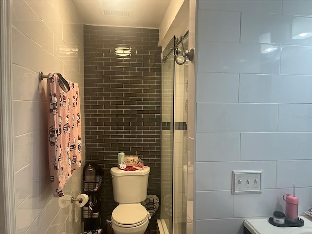 3106 S Semoran Blvd Unit 5, Orlando, FL 32822 - full bathroom with tiled shower and tile walls