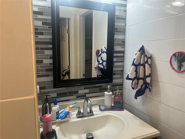 3106 S Semoran Blvd Unit 5, Orlando, FL 32822 - bathroom with tasteful backsplash and vanity