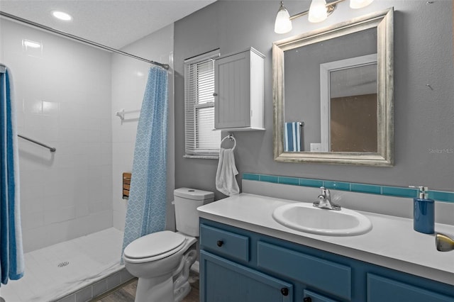 3224 E Davis Ln Unit 29, Inverness, FL 34453 - full bath with vanity, tiled shower, and wood finished floors