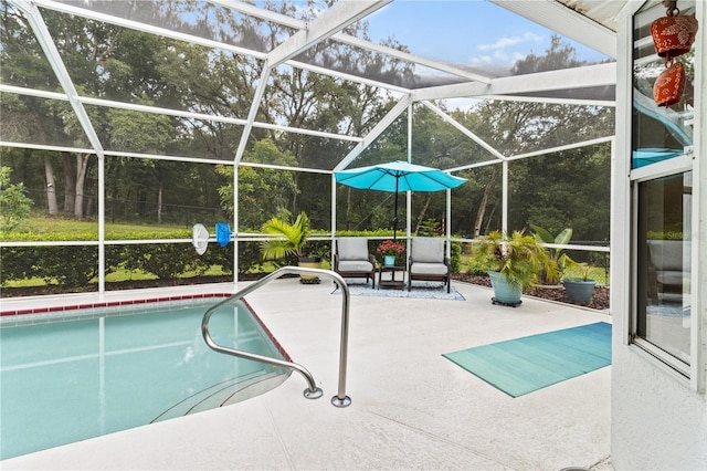 1882 E Monopoly Loop, Inverness, FL 34453 - swimming pool featuring a patio and glass enclosure