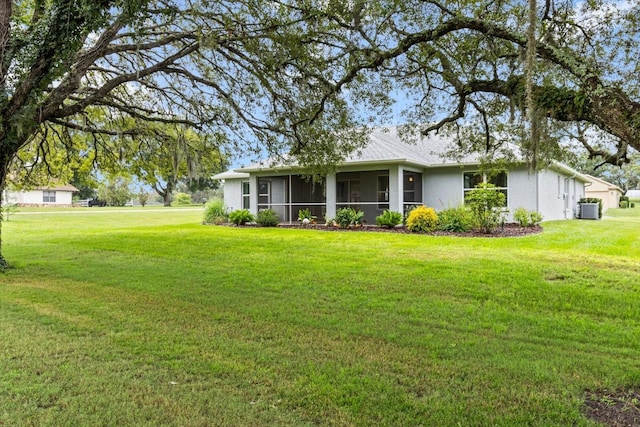 837 E Epsom Ct, Hernando, FL 34442 - view of front of home with stucco siding, a front yard, and a sunroom