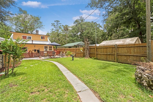 11 62nd St, Yankeetown, FL 34498 - fenced backyard with a patio