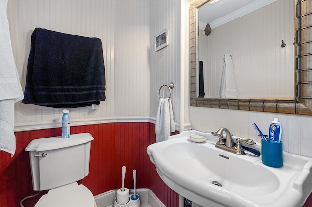 11 62nd St, Yankeetown, FL 34498 - half bath with a sink and ornamental molding